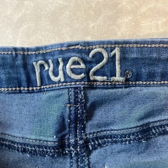 Rue 21 Denim Cutoff Jean Shorts with Cream Lace Crochet Accent‎ Size 9-10 - Picture 9 of 12